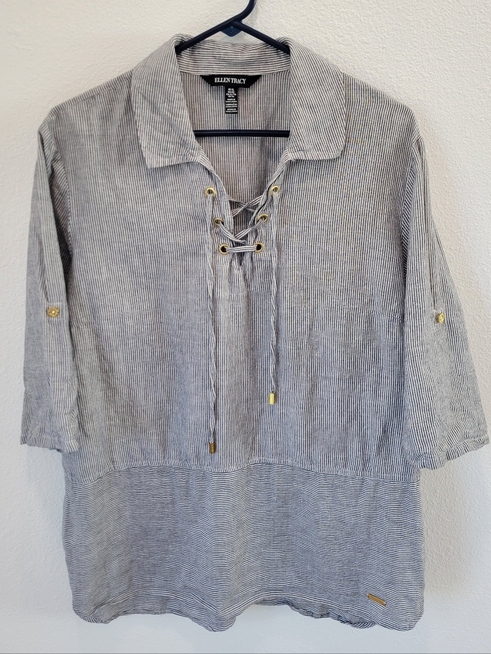 Ellen Tracy Women’s XL White Gray Pinstripe Blouse Tie Front Gold Detail Roll Ta